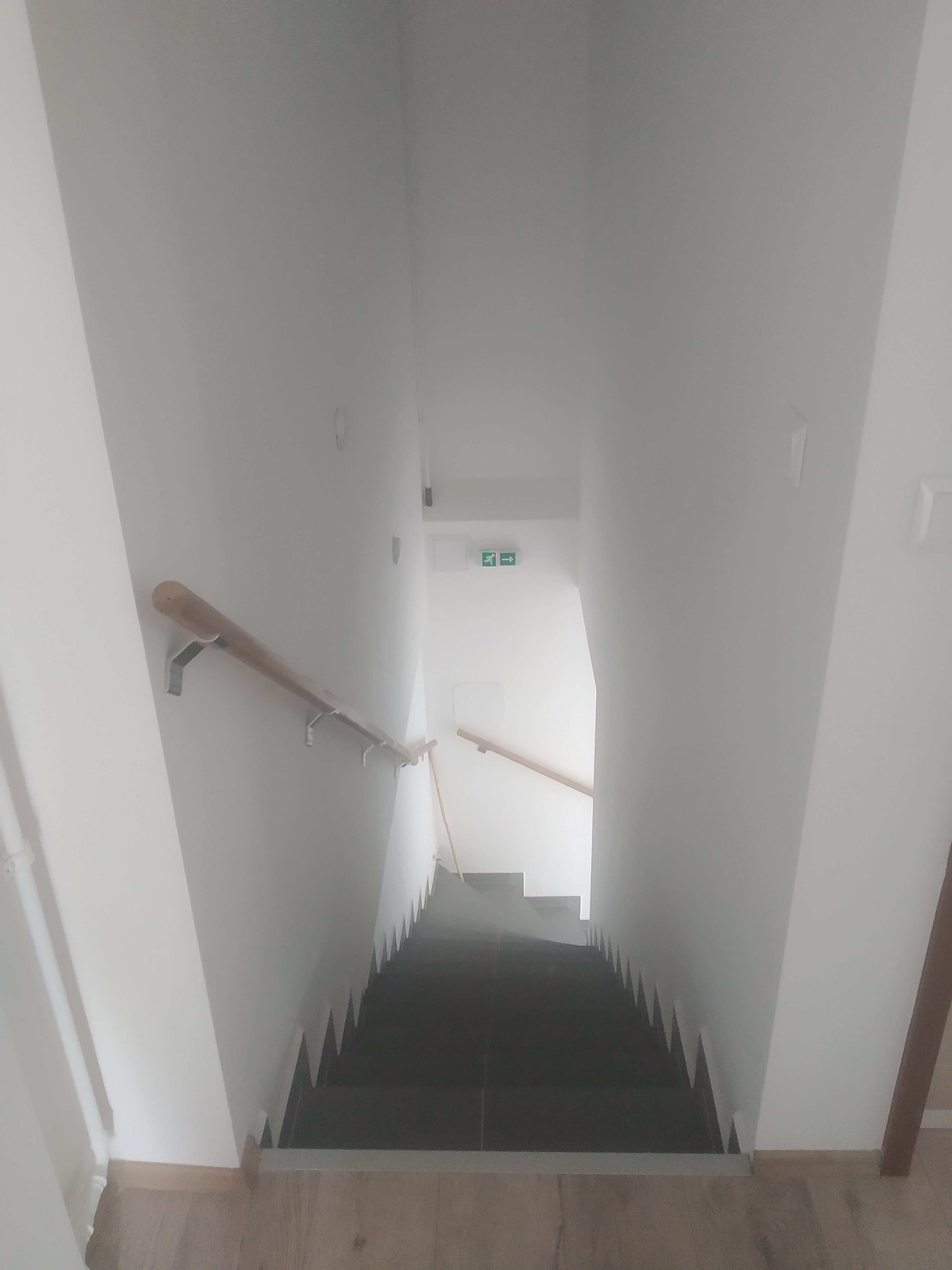 Óvodai szolgálati lakás lépcsőház